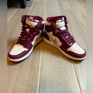 Jordan 1 Retro High OG Bordeaux / Sz 7